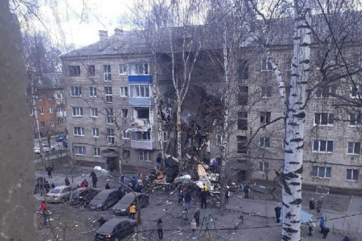 Под Москвой в результате взрыва рухнула часть пятиэтажки Под Москвой в результате взрыва рухнула часть пятиэтажки
