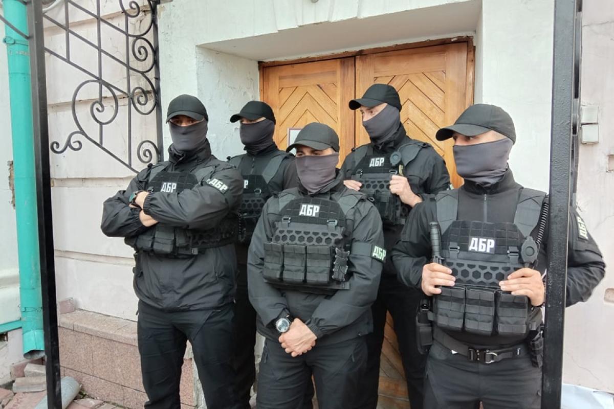 В Киеве ГБР штурмовала музей, в котором Порошенко открыл выставку картин В Киеве ГБР штурмовала музей, в котором Порошенко открыл выставку картин