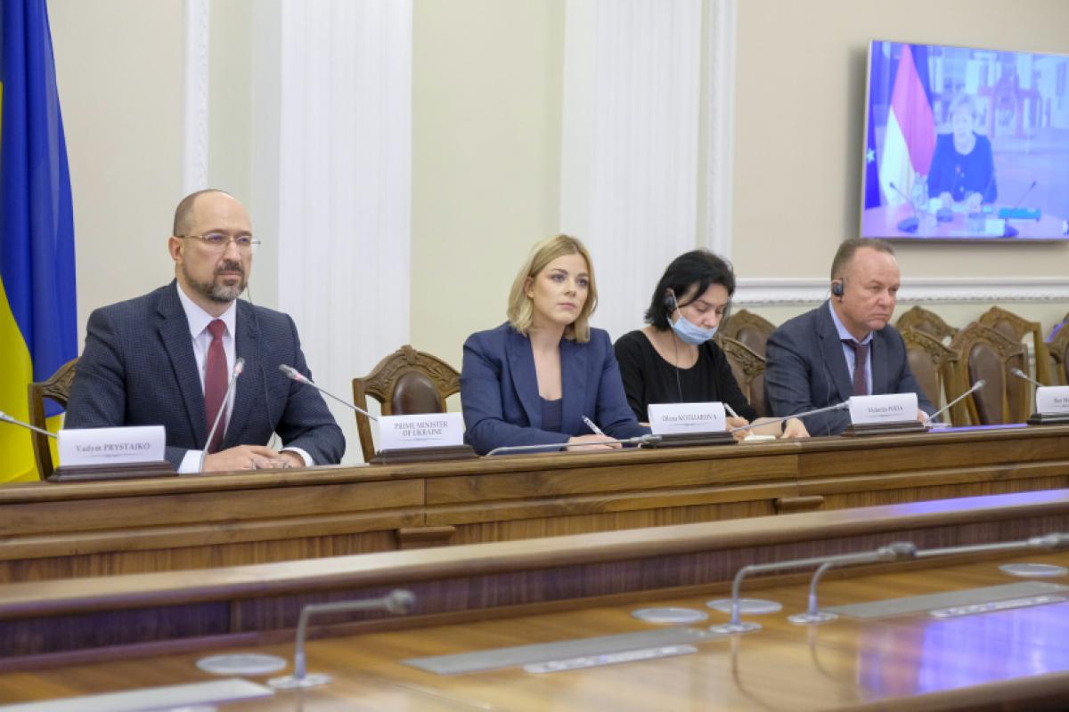 Шмыгаль провел переговоры с Меркель в режиме видеоконференции Шмыгаль провел переговоры с Меркель в режиме видеоконференции