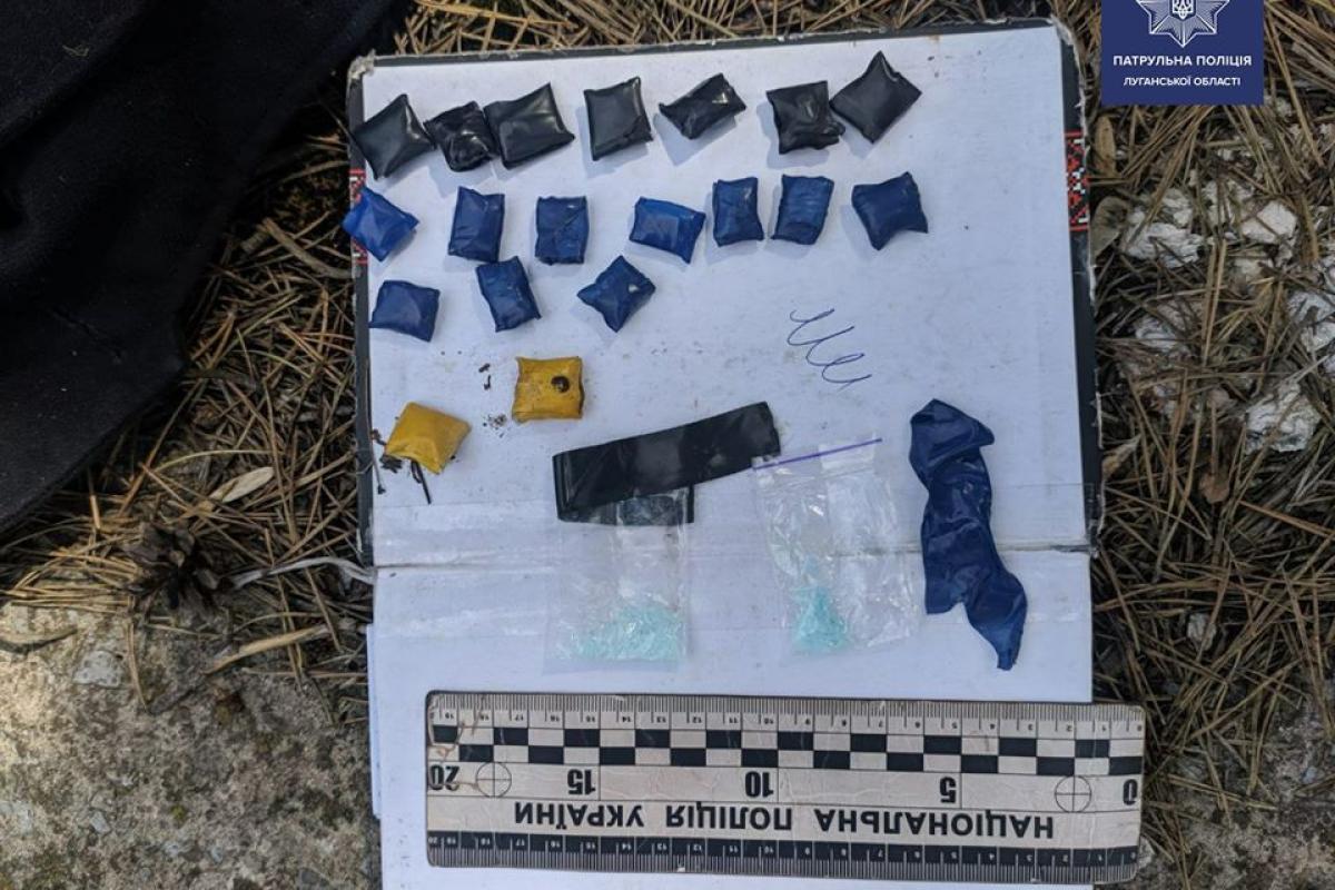 В Северодонецке возле Паркового озера поймали наркозакладчика В Северодонецке возле Паркового озера поймали наркозакладчика
