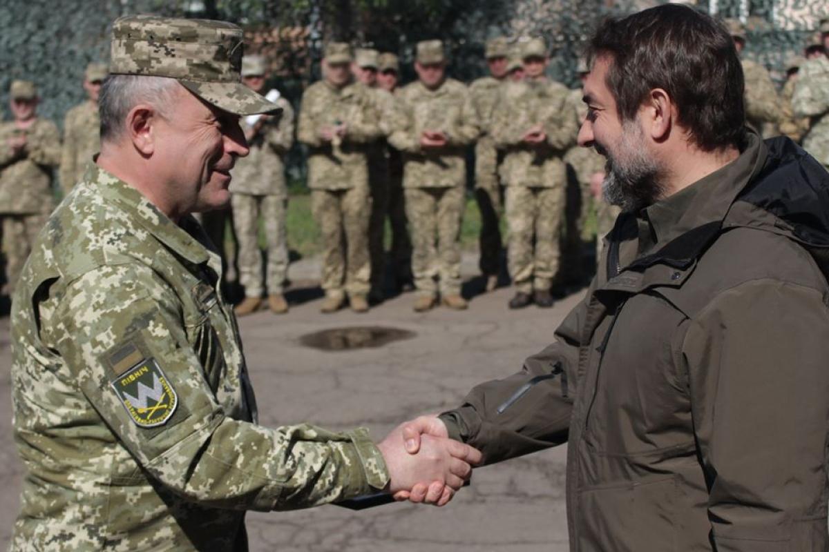 Главу Луганской ОГА наградили "Казацким крестом" и медалью Главу Луганской ОГА наградили "Казацким крестом" и медалью