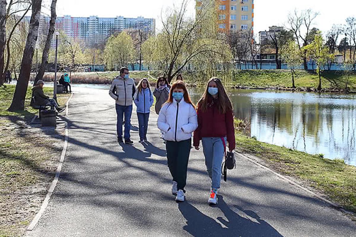 Смягчение карантина: Украинцам разрешили передвигаться по улицам группами до 8 человек Смягчение карантина: Украинцам разрешили передвигаться по улицам группами до 8 человек
