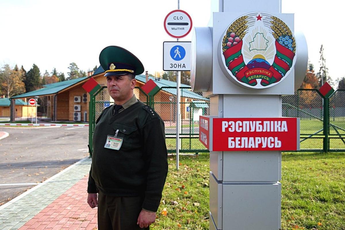 Частичное ограничение безвиза: Кабмин изменил правила въезда украинцев в Беларусь