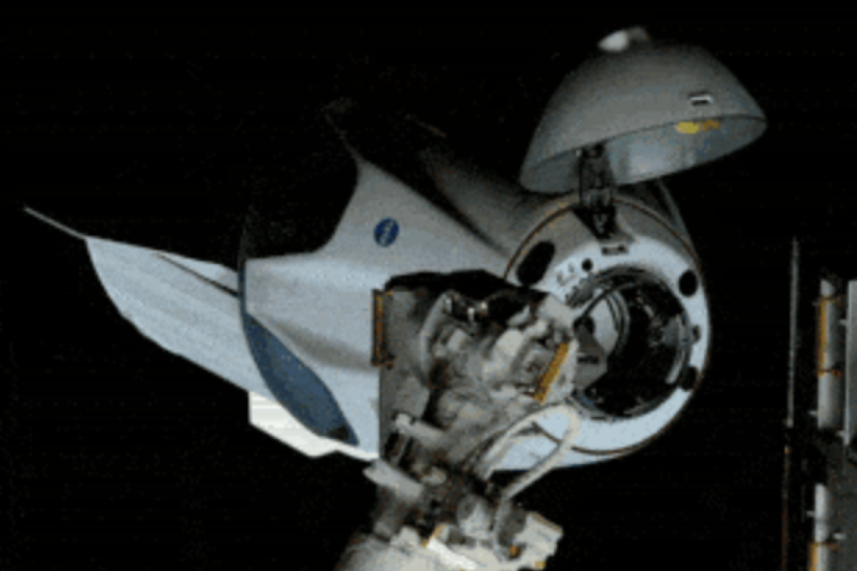 Корабль Crew Dragon успешно пристыковался к МКС