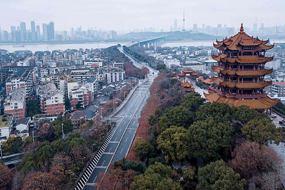 После эпидемии коронавируса китайцы массово собрались в Ухань После эпидемии коронавируса китайцы массово собрались в Ухань