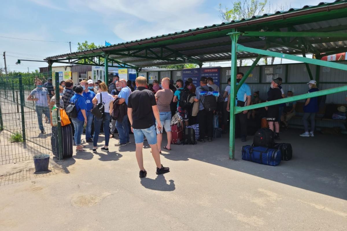 Оккупанты блокируют работу КПВВ "Станица Луганская"