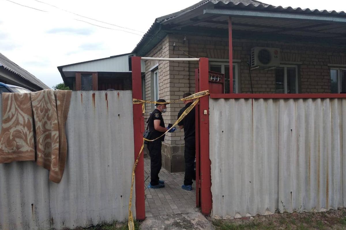 В Луганской области произошел взрыв неизвестного устройства в жилом доме: погибли два человека