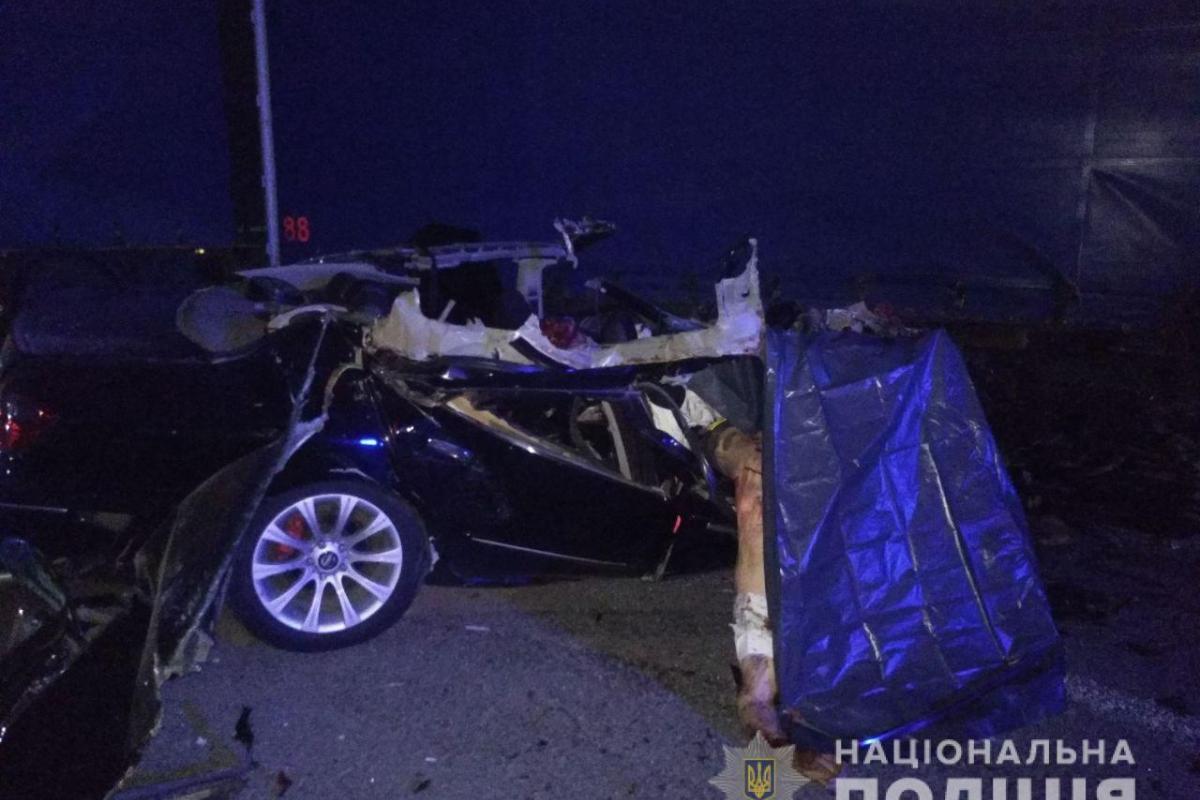 На Днепропетровщине в ДТП погибли 3 человека, еще 4 - пострадали На Днепропетровщине в ДТП погибли 3 человека, еще 4 - пострадали