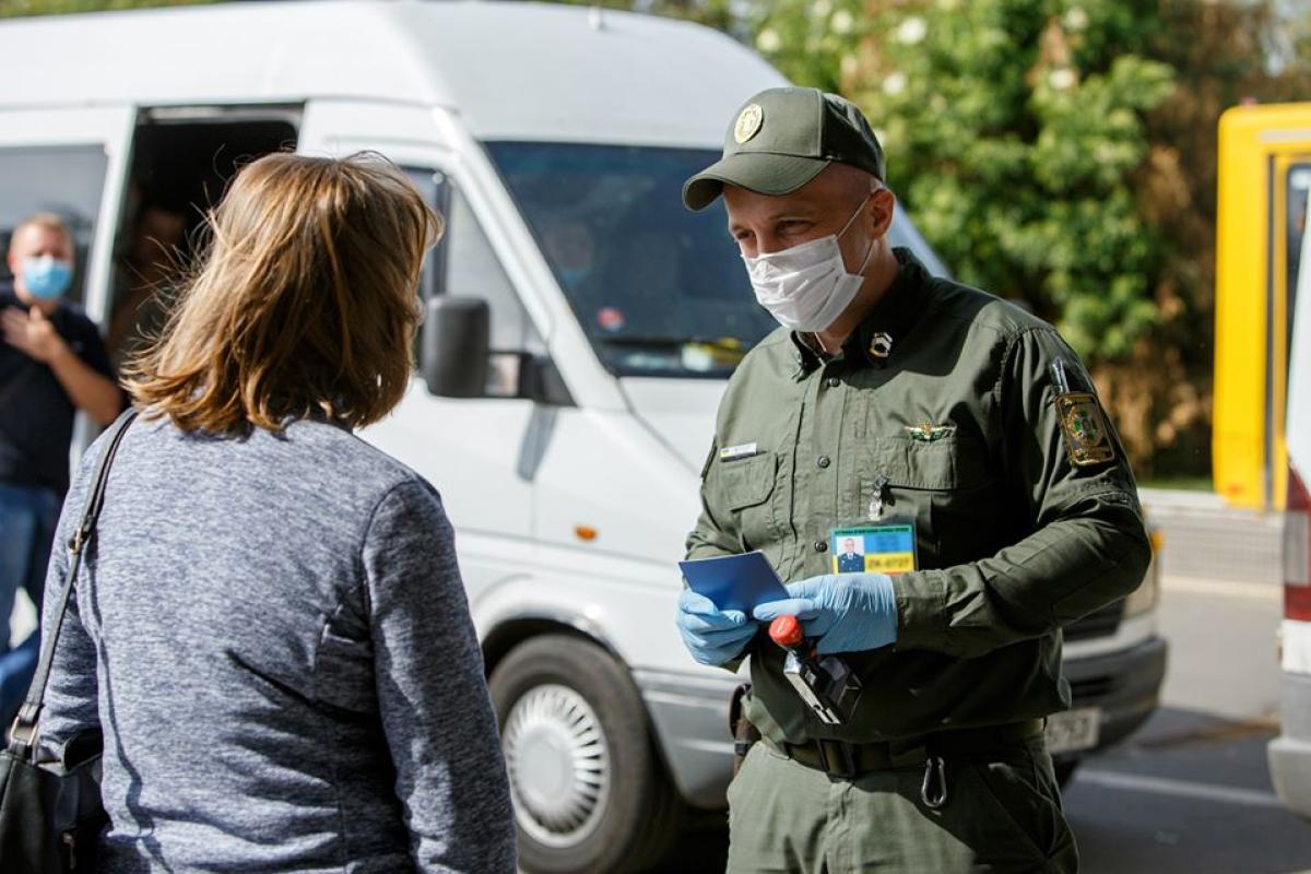 В Україні змінилися правила самоізоляції та обсервації при перетинанні кордону В Україні змінилися правила самоізоляції та обсервації при перетинанні кордону