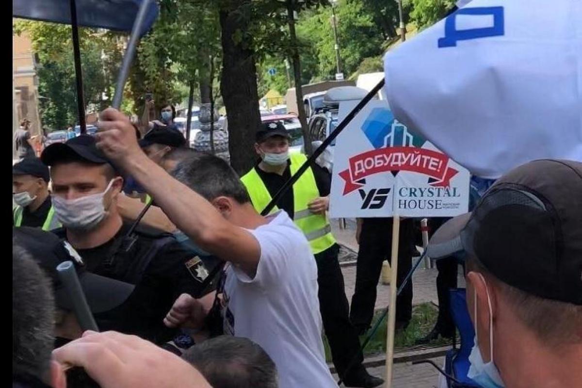 В Киеве на митинге инвесторов травмированы полицейские В Киеве на митинге инвесторов травмированы полицейские