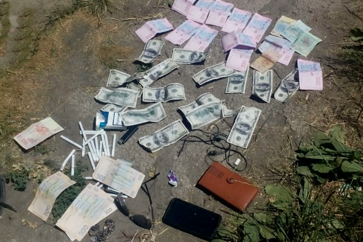 Угрожали физической расправой: на Луганщине правоохранители задержали вымогателей
