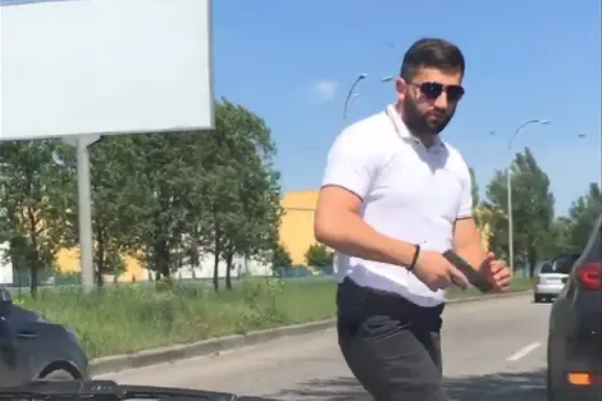 Охранник Ляшко угрожал пистолетом во время конфликта на дороге: он объяснил свои действия Охранник Ляшко угрожал пистолетом во время конфликта на дороге: он объяснил свои действия