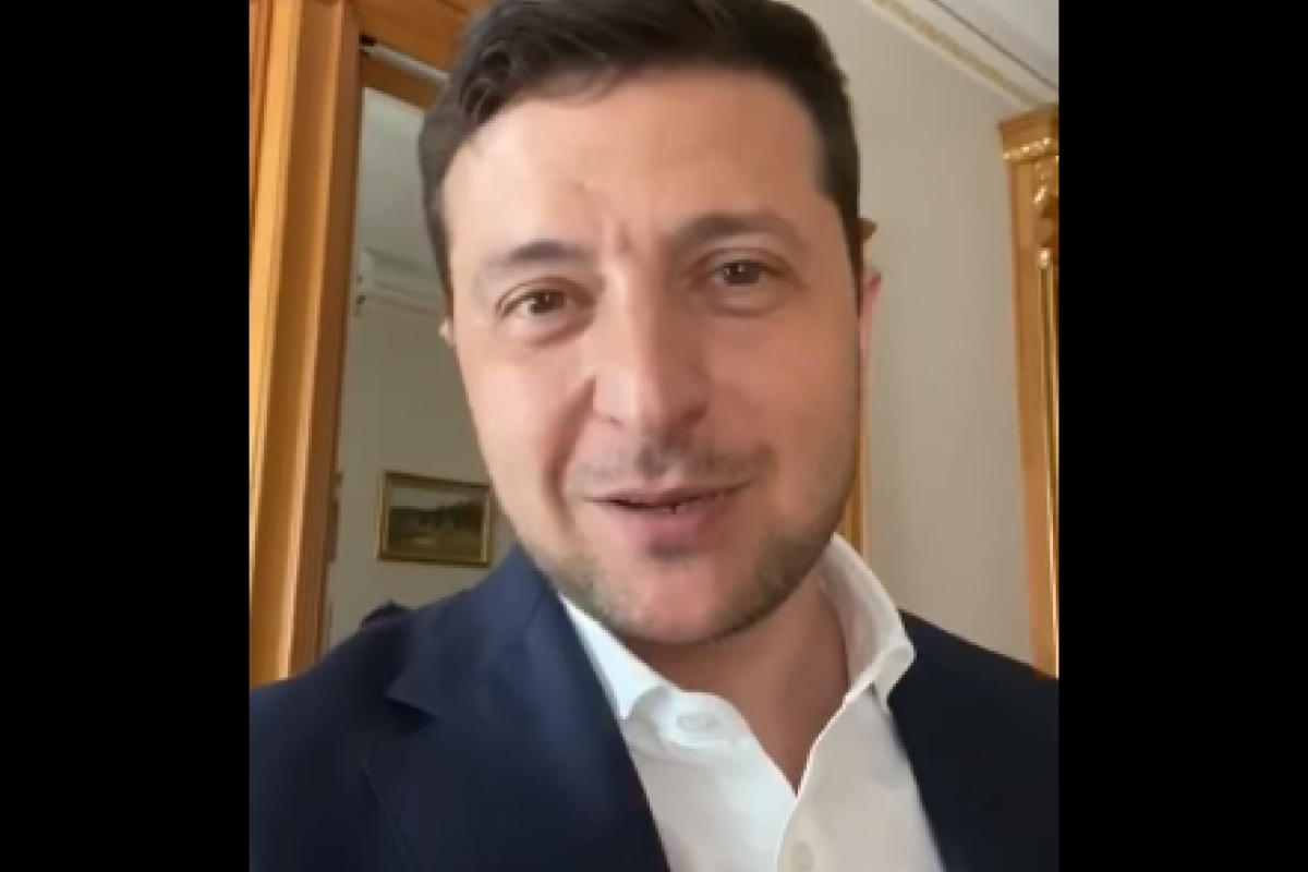 "Вы засранцы": Зеленский ворвался в чат дальнобойщиков и пристыдил водителей, обходящих весовой контроль