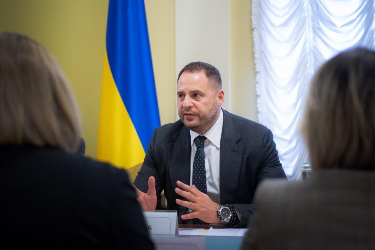 Украина призвала прекратить огонь на Донбассе из-за лесных пожаров на Луганщине Украина призвала прекратить огонь на Донбассе из-за лесных пожаров на Луганщине