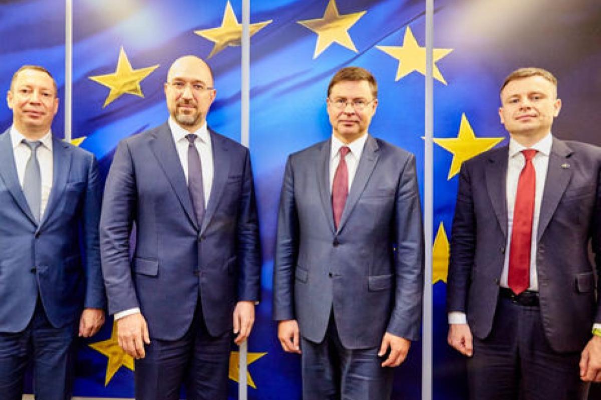 Україна отримає 1,2 млрд євро допомоги від Євросоюзу - Шмигаль Україна отримає 1,2 млрд євро допомоги від Євросоюзу - Шмигаль