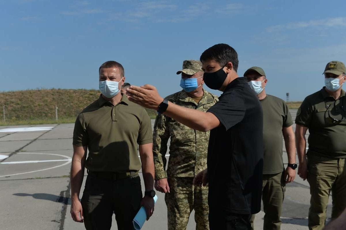 "Хотелось бы, чтобы КПВВ стали памятником истории" - заявление Разумкова во время поездки на Донбасс "Хотелось бы, чтобы КПВВ стали памятником истории" - заявление Разумкова во время поездки на Донбасс