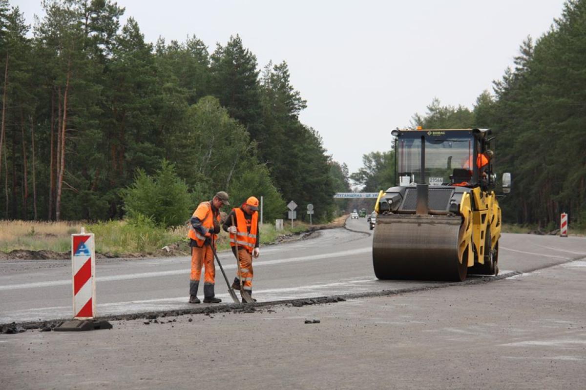 Велике будівництво: на Луганщині завершується ремонт дороги Станиця Луганська - Сєвєродонецьк