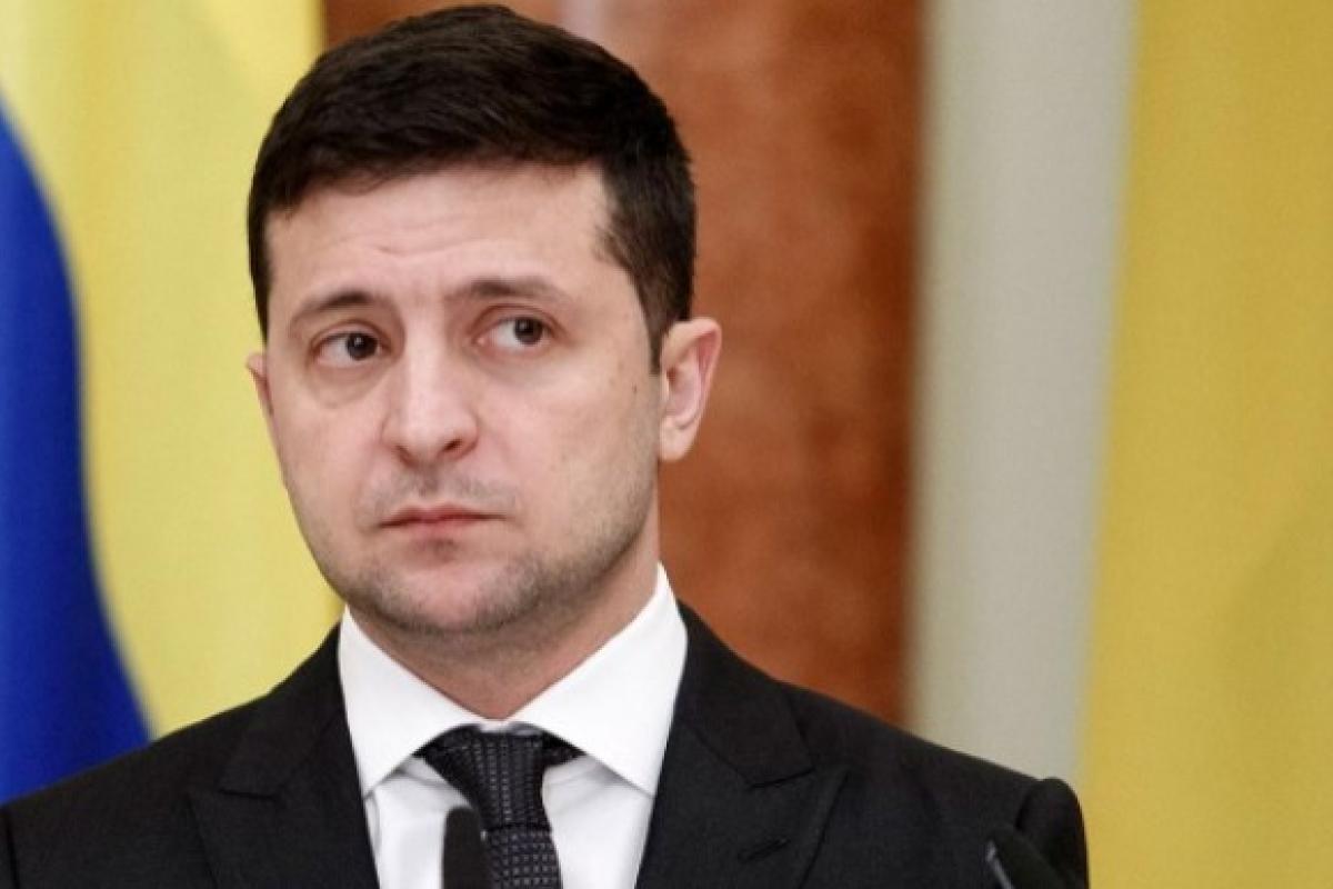 "Одни несчастья": Украинцы просят вместо официальных визитов Зеленского использовать его голограмму "Одни несчастья": Украинцы просят вместо официальных визитов Зеленского использовать его голограмму