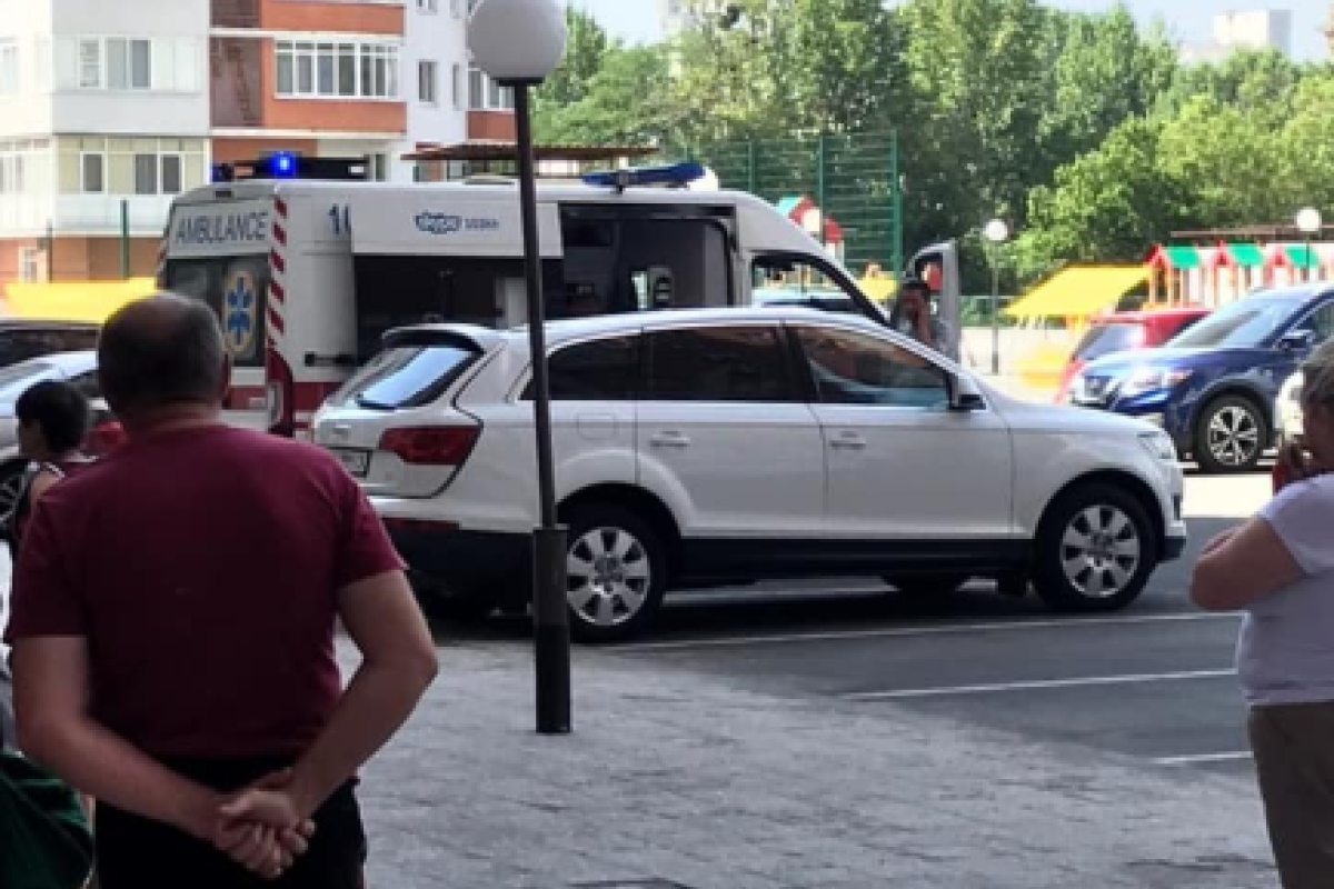 У Харкові чоловік впав з вікна багатоповерхівки на автомобіль У Харкові чоловік впав з вікна багатоповерхівки на автомобіль