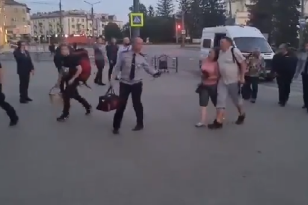 Спецоперація в Луцьку завершилася: заручники вільні, терорист затриманий Спецоперація в Луцьку завершилася: заручники вільні, терорист затриманий
