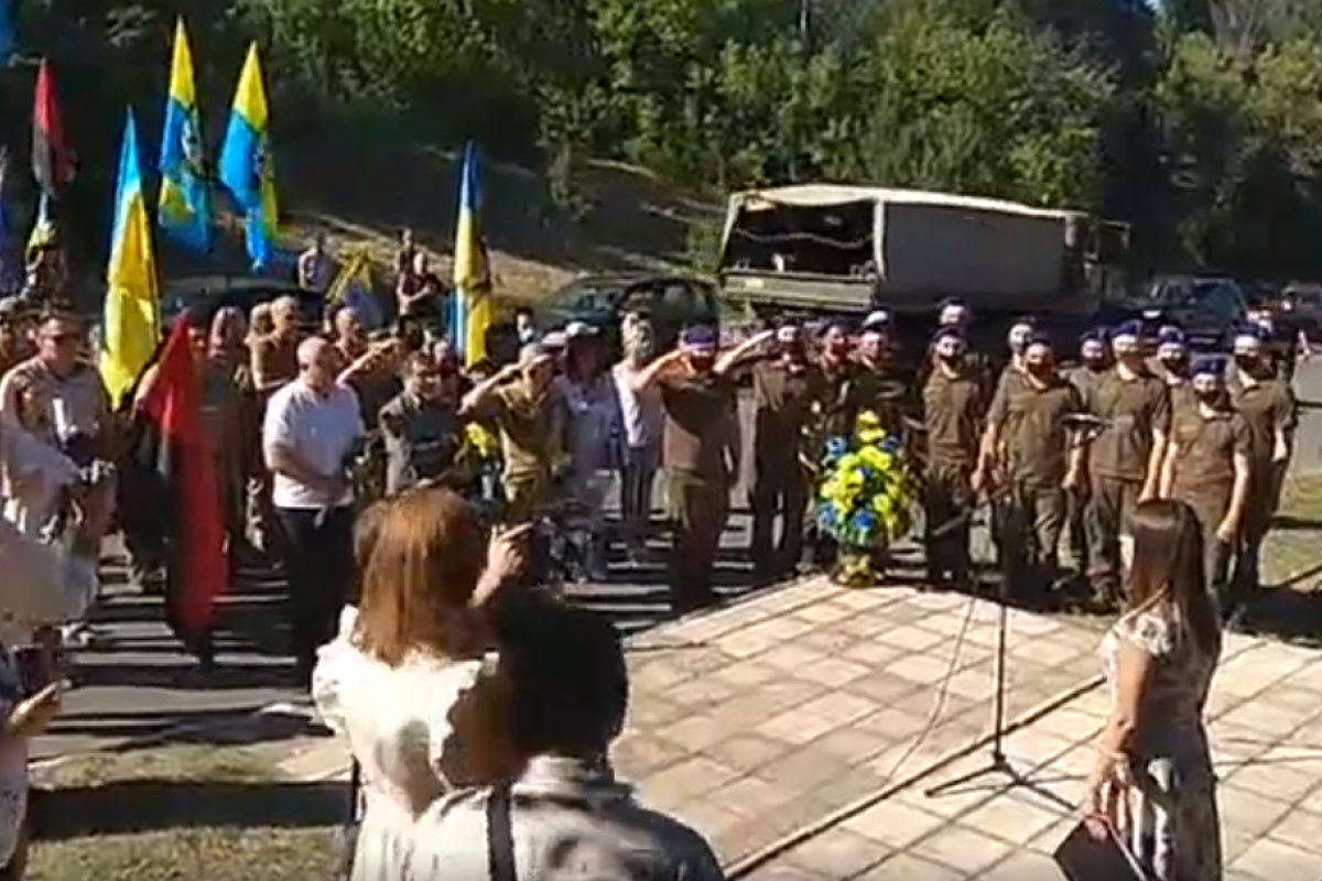 Хулиганские выходки: День освобождения Лисичанска не обошелся без инцидента Хулиганские выходки: День освобождения Лисичанска не обошелся без инцидента