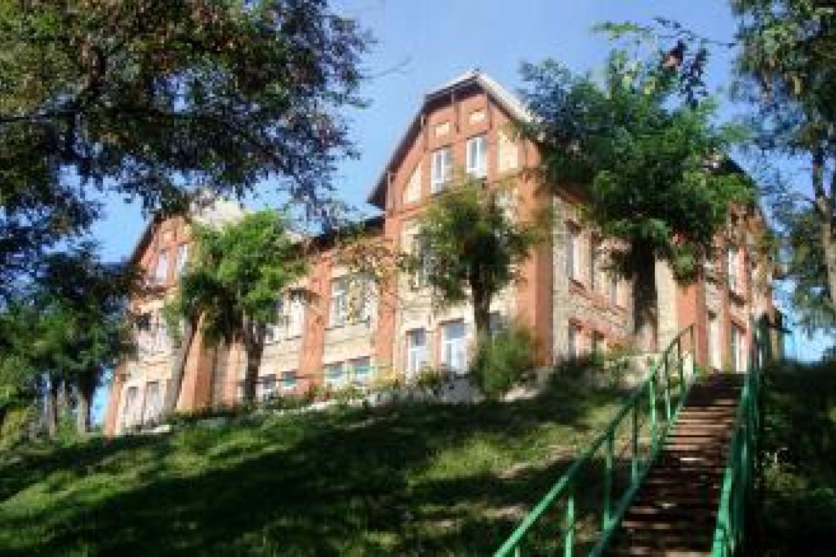 Боротьба за школи: в Лисичанську рішенням суду закривають навчальні заклади Боротьба за школи: в Лисичанську рішенням суду закривають навчальні заклади