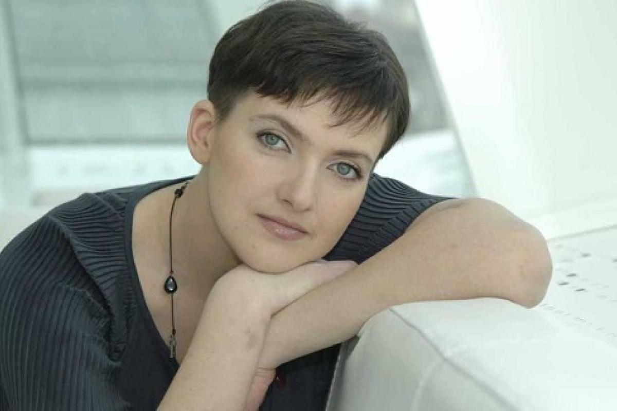 В платье и с букетом: Савченко поздравила украинцев с Маковеем В платье и с букетом: Савченко поздравила украинцев с Маковеем