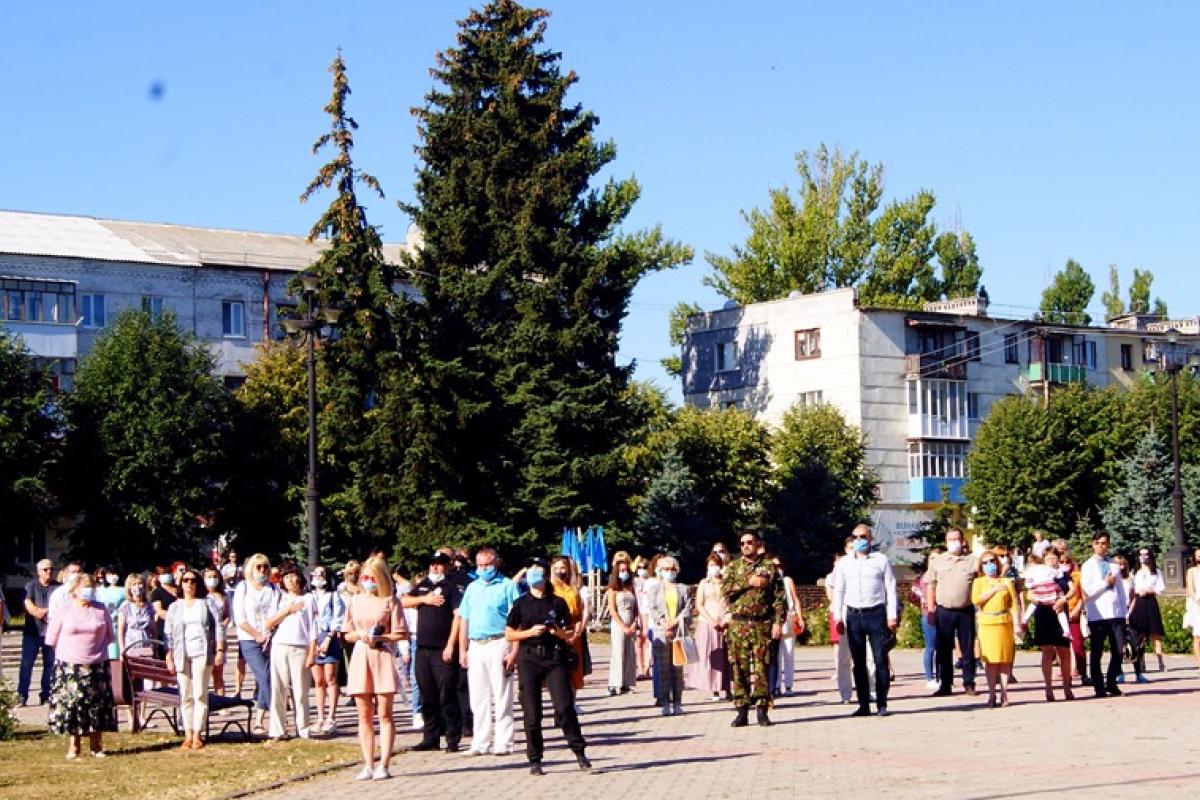 День прапора в Лисичанську, побори в школах і нові випадки коронавірусу: головні новини за 23 серпня День прапора в Лисичанську, побори в школах і нові випадки коронавірусу: головні новини за 23 серпня