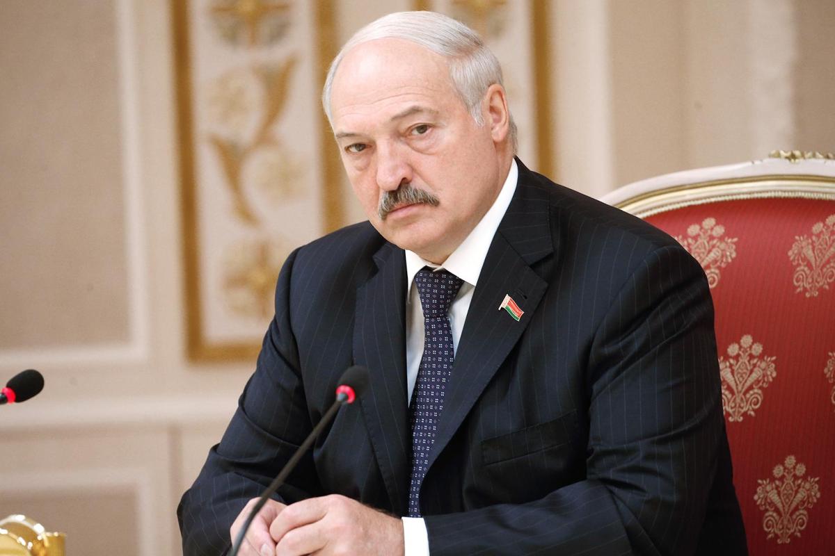 Пошли слухи, что у Лукашенко случился инсульт Пошли слухи, что у Лукашенко случился инсульт