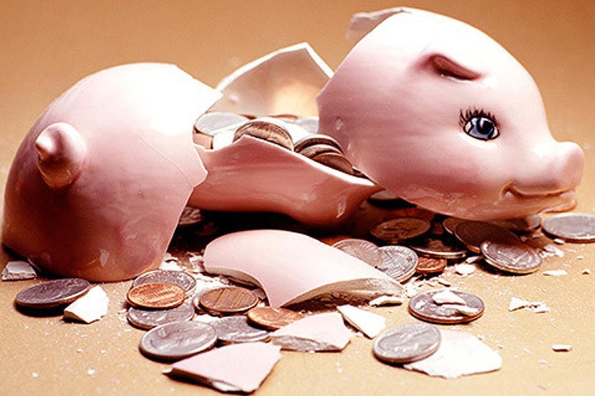 В Україні "лопнув" один з банків: що буде з вкладами В Україні "лопнув" один з банків: що буде з вкладами