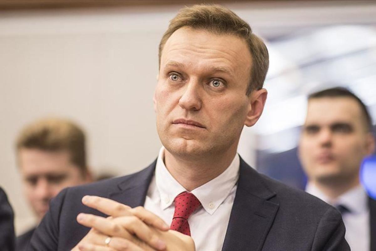 Російські лікарі не дозволяють перевезти Навального в Німеччину Російські лікарі не дозволяють перевезти Навального в Німеччину