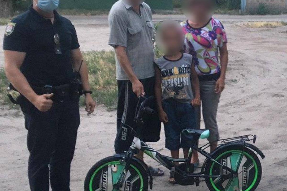 У Сєвєродонецьку діти взяли покататись велосипед у друга, а повернули лише після втручання патрульних