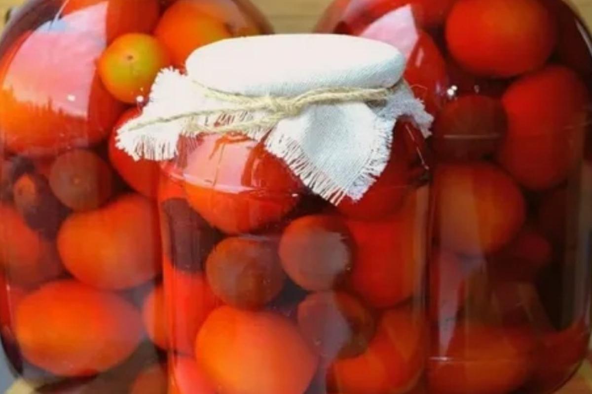 Маринованные помидоры со сливами Маринованные помидоры со сливами