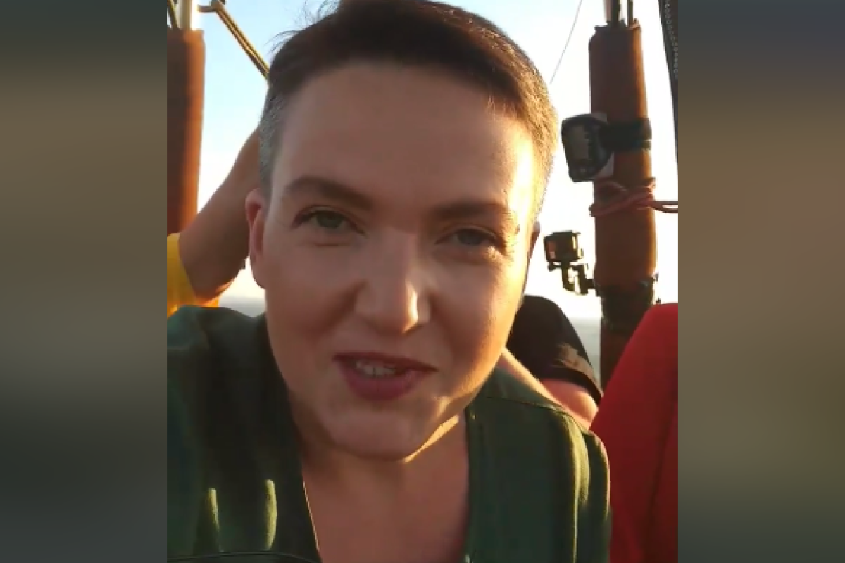 Савченко на воздушном шаре поздравила украинцев с праздниками Савченко на воздушном шаре поздравила украинцев с праздниками