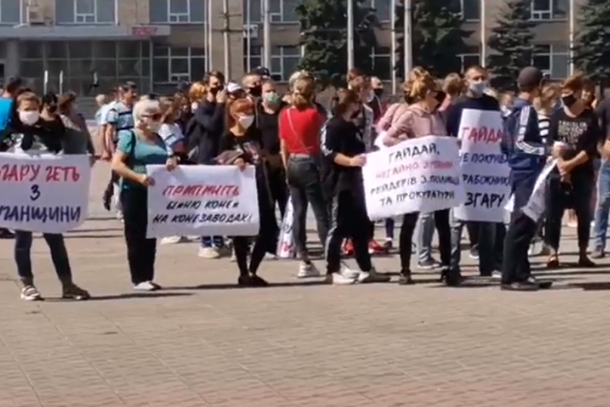 У Сєвєродонецьку фермери Луганщини протестували проти рейдерського захоплення землі У Сєвєродонецьку фермери Луганщини протестували проти рейдерського захоплення землі