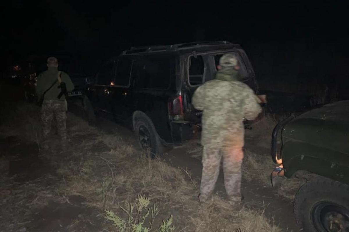 На Луганщині біля кордону з РФ зі стріляниною прикордонники затримали п'яну компанію На Луганщині біля кордону з РФ зі стріляниною прикордонники затримали п'яну компанію