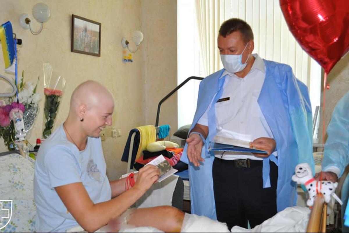 Курсанткам, яких покалічив у ДТП п'яний майор, вручили погони молодших лейтенантів Курсанткам, яких покалічив у ДТП п'яний майор, вручили погони молодших лейтенантів