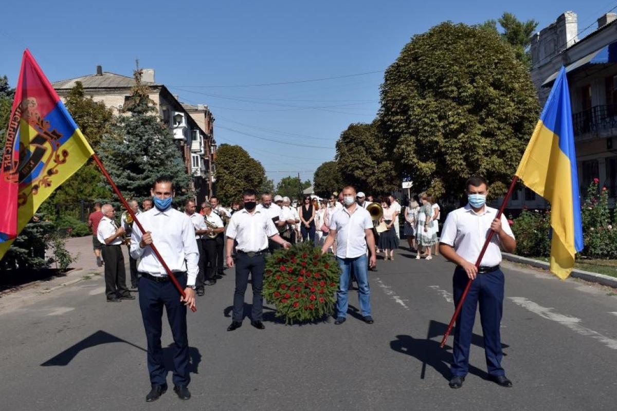 У Лисичанську вшанували пам'ять загиблих у роки Другої світової війни У Лисичанську вшанували пам'ять загиблих у роки Другої світової війни