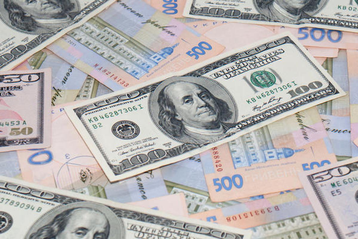 Шмигаль спрогнозував, яким буде курс долара в 2020-2021 роках Шмигаль спрогнозував, яким буде курс долара в 2020-2021 роках