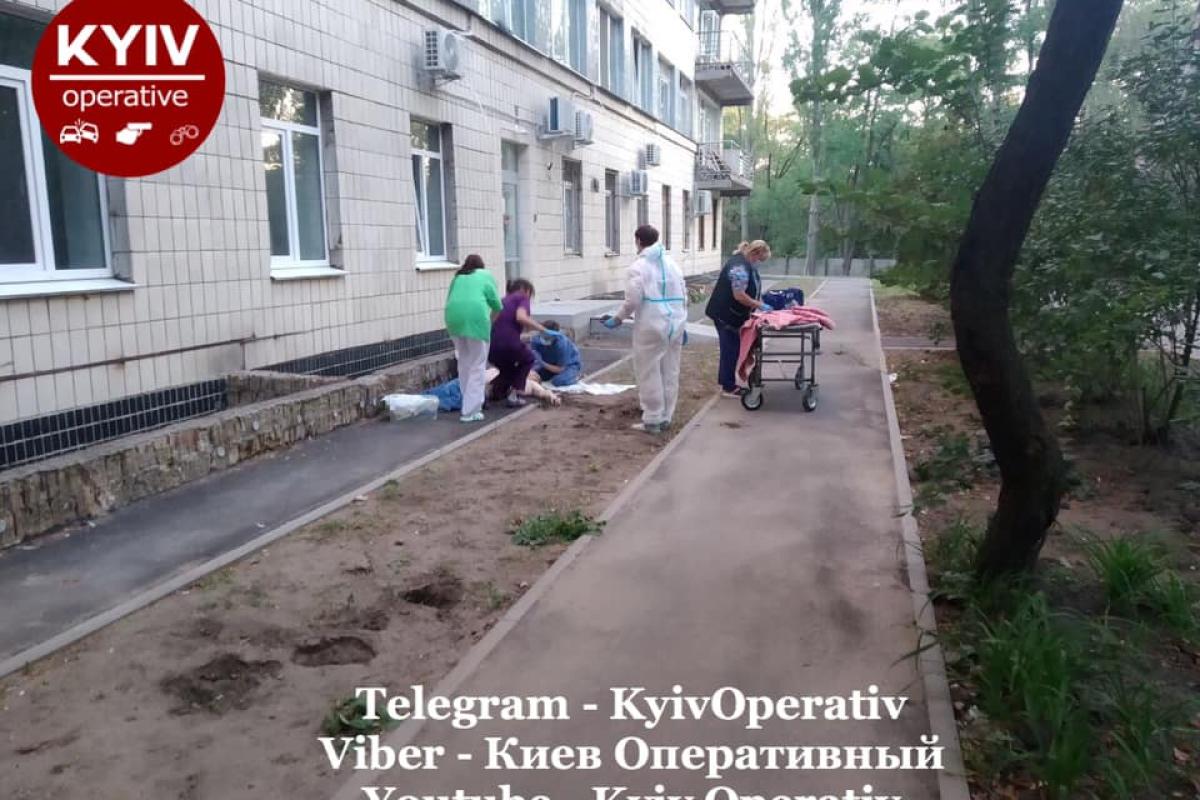 У Києві в "коронавірусній" лікарні двоє людей наклали на себе руки У Києві в "коронавірусній" лікарні двоє людей наклали на себе руки