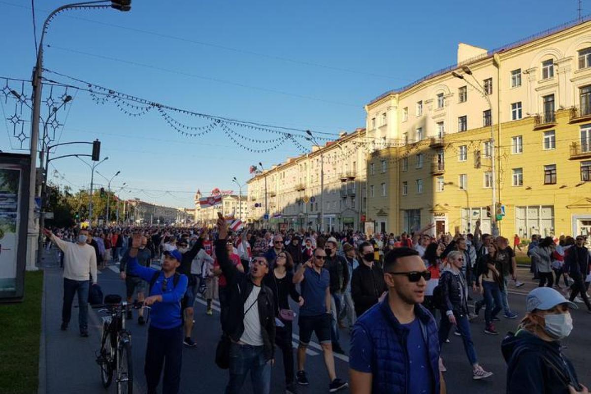 Белорусы снова вышли на протесты: силовики задержали более 130 человек Белорусы снова вышли на протесты: силовики задержали более 130 человек