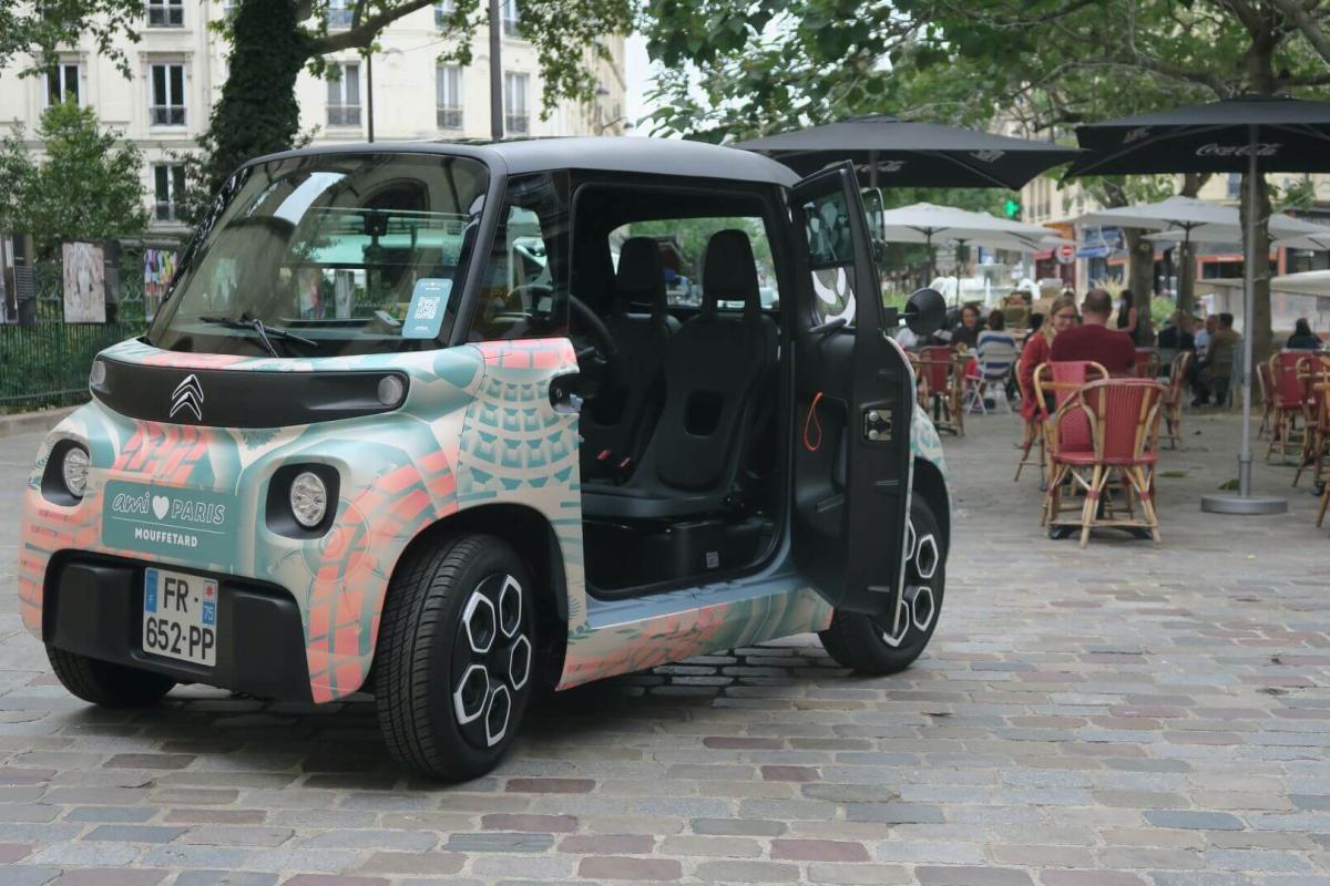 Автопроизводитель "Ситроен" выпустил мини-электромобиль, которым могут управлять несовершеннолетние без прав - фото