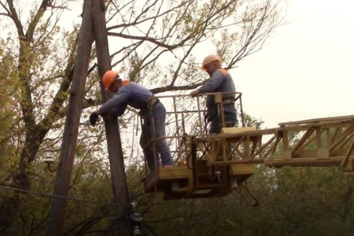 На Луганщині через негоду 14 тисяч споживачів залишилися без світла На Луганщині через негоду 14 тисяч споживачів залишилися без світла