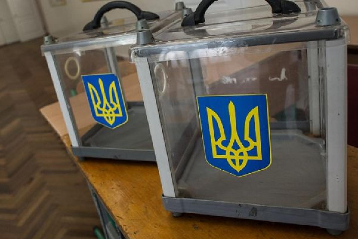 Під час місцевих виборів у Донецькій області виборці вийшли на масовий протест (відео) Під час місцевих виборів у Донецькій області виборці вийшли на масовий протест (відео)