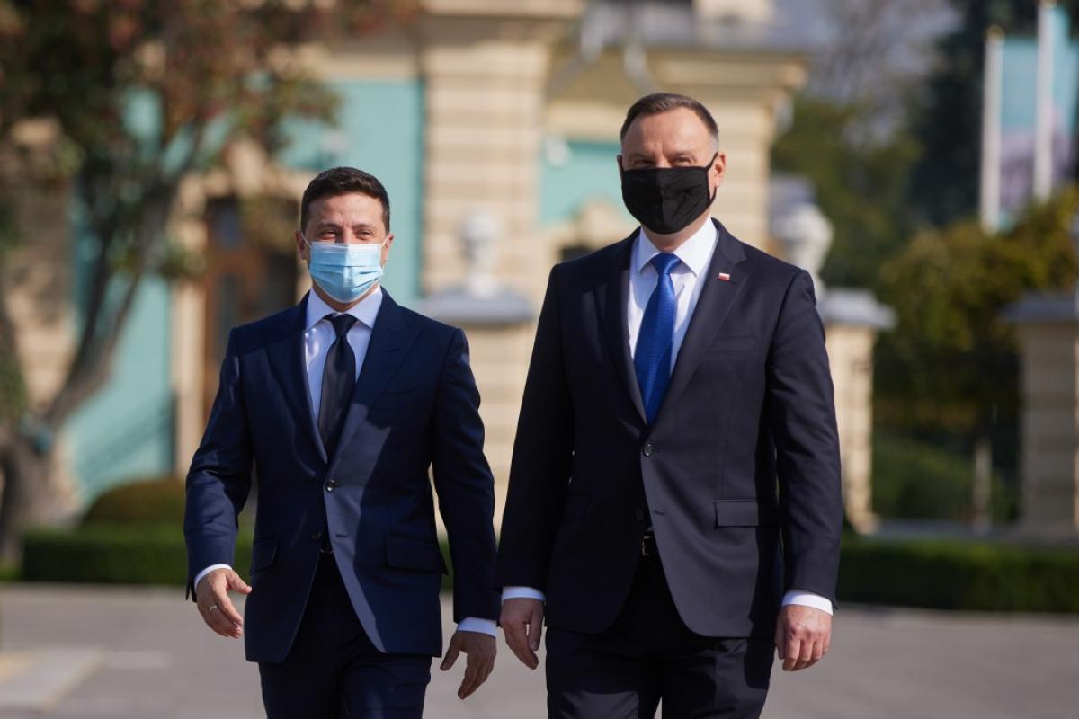 Зеленский на встрече с Дудой: Между Украиной и Польшей не может быть никаких споров, кроме одного Зеленский на встрече с Дудой: Между Украиной и Польшей не может быть никаких споров, кроме одного