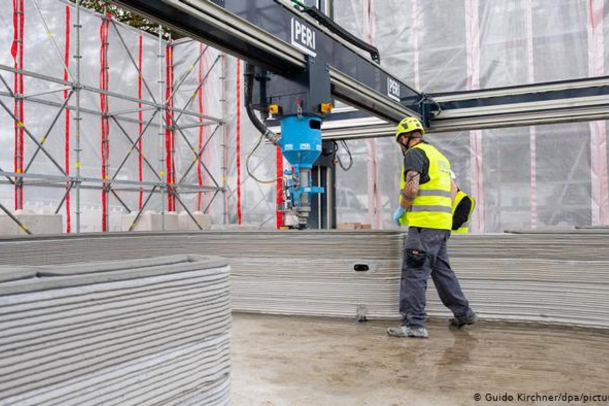 В Германии начали печатать жилые дома из бетона на 3D-принтере (видео) В Германии начали печатать жилые дома из бетона на 3D-принтере (видео)