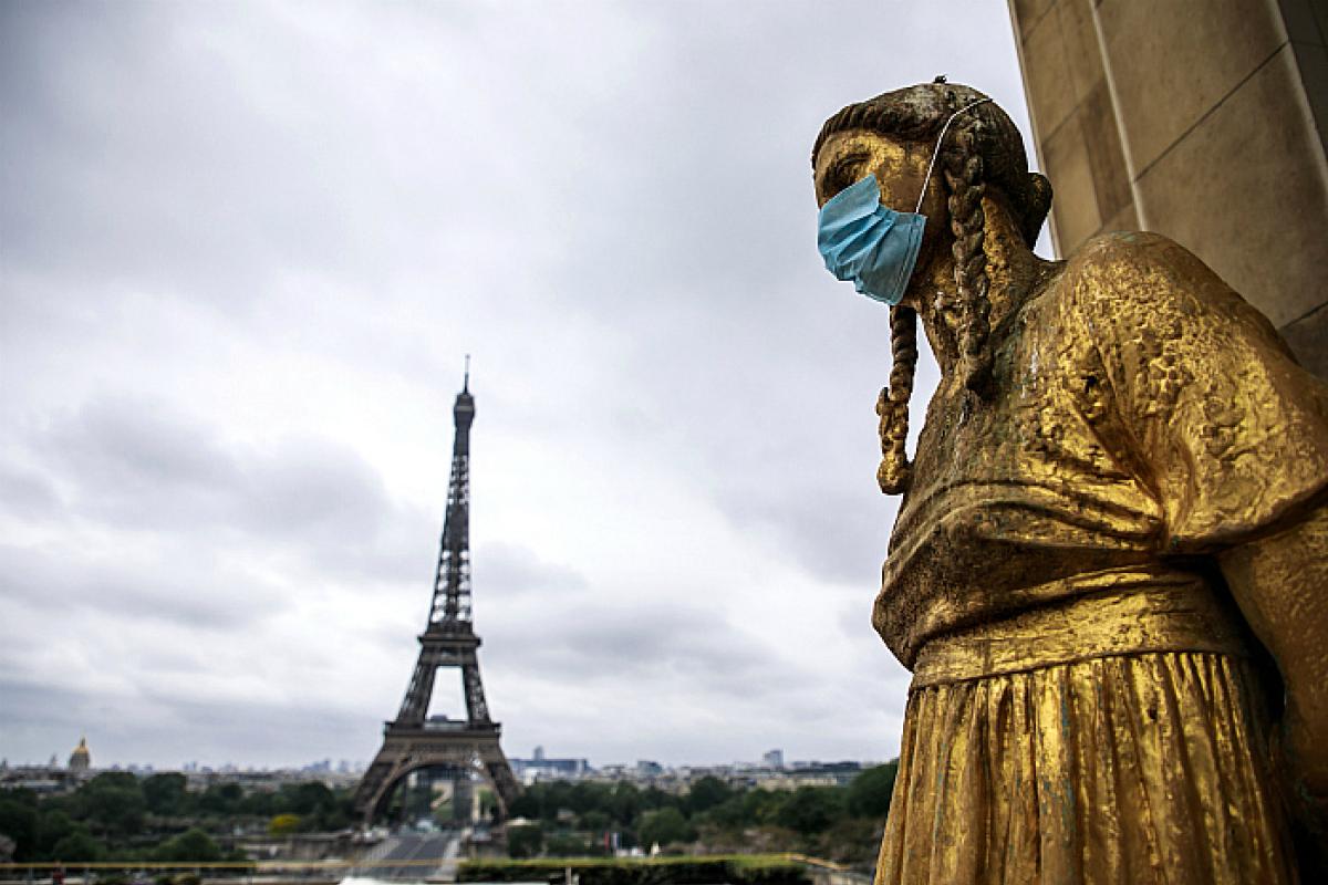 Более 32 тысяч заболевших за сутки: Во Франции ввели режим ЧП из-за коронавируса Более 32 тысяч заболевших за сутки: Во Франции ввели режим ЧП из-за коронавируса