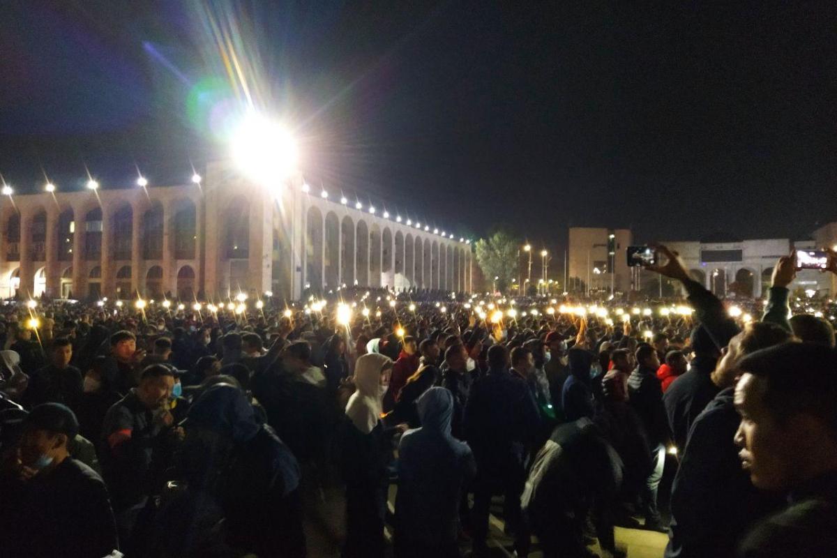 В Кыргызстане после парламентских выборов начались массовые протесты