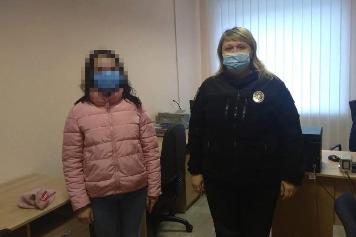На Луганщине полицейские нашли 17-летнюю беглянку На Луганщине полицейские нашли 17-летнюю беглянку