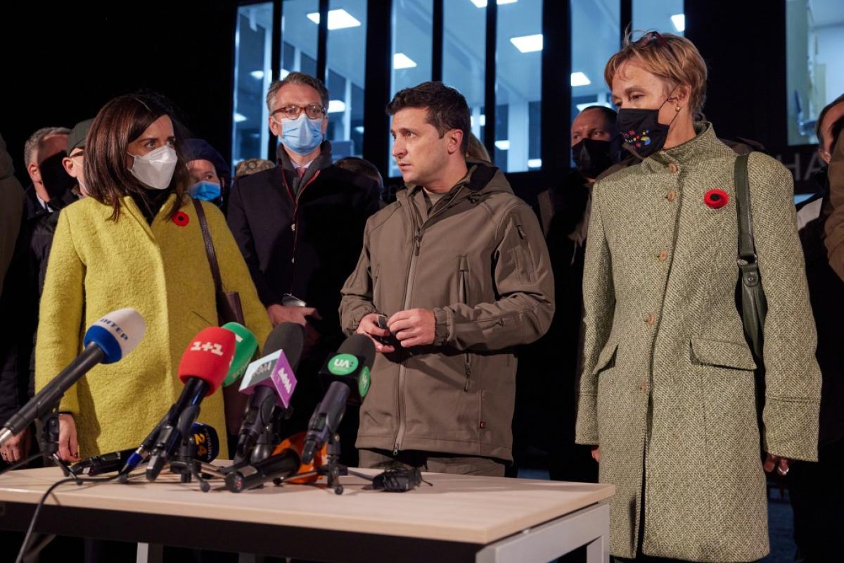 Зеленський на Луганщині, новий КПВВ і ситуація з COVID-19: головні новини регіону за 7 листопада Зеленський на Луганщині, новий КПВВ і ситуація з COVID-19: головні новини регіону за 7 листопада